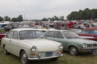 Kalabalığa Iola görünümünü