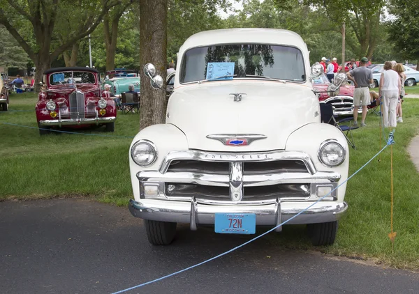 Iola Old Cars Pokaż widok z przodu van — Zdjęcie stockowe