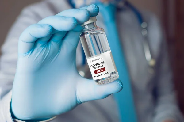 Arts Heeft Een Injectieflacon Met Een Door Gemaakt Vaccin Tegen — Stockfoto