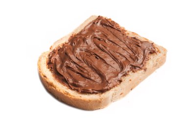 Beyaz arka planda izole edilmiş çikolata fındıklı mısır gevreği ekmeği.