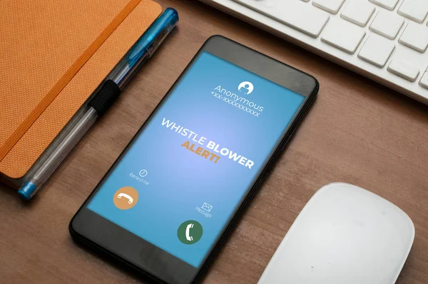 Concepto Denuncia Smartphone Junto Bloc Notas Naranja Mesa Madera Muestra — Foto de Stock