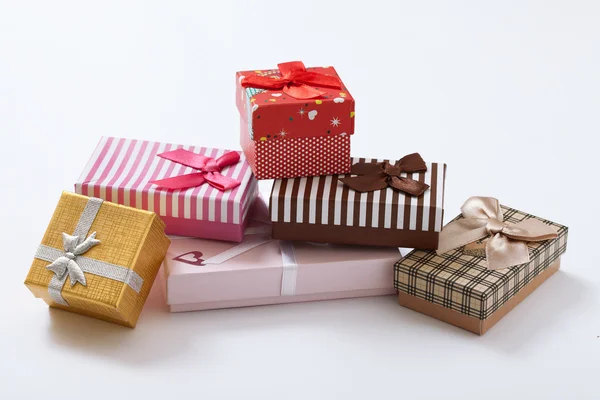 Cajas de regalo sobre fondo blanco —  Fotos de Stock
