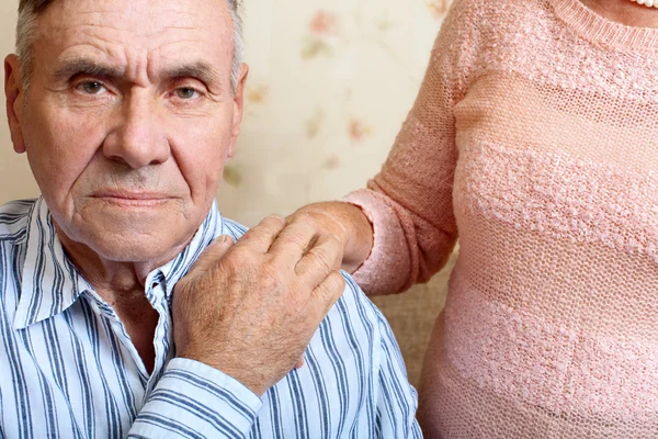 Elderly man looking at the camera — Stock Photo, Image