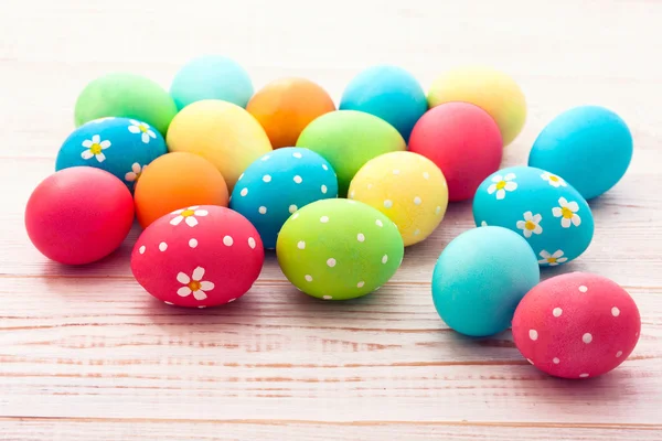 Coloridos huevos de Pascua — Foto de Stock