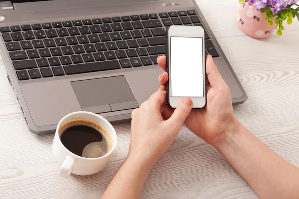 Handen raken touch slimme telefoon — Stockfoto