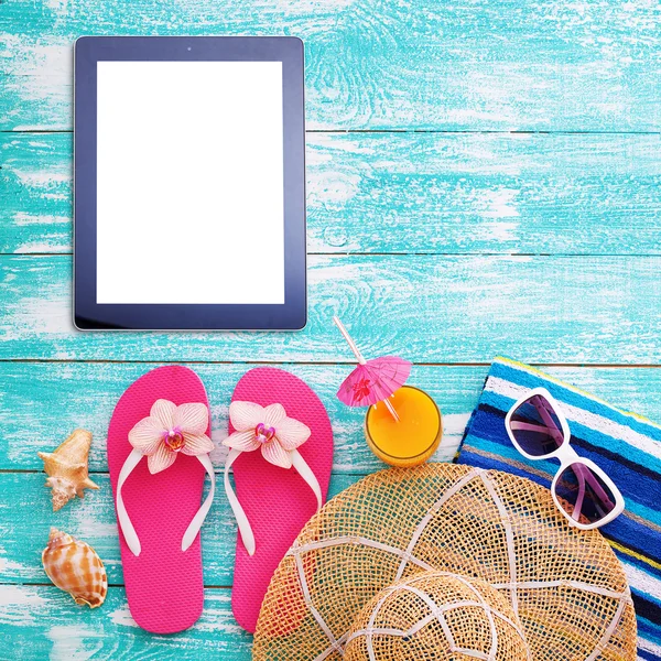 Set of summer accessories and tablet. — Stock Photo, Image