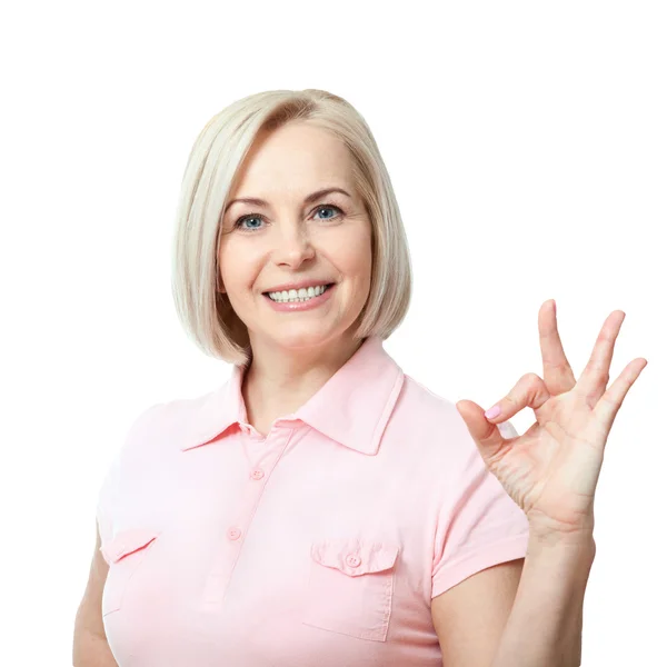 Smilling atraktivní středního věku žena ukazuje palec nahoru, dobře. Já — Stock fotografie