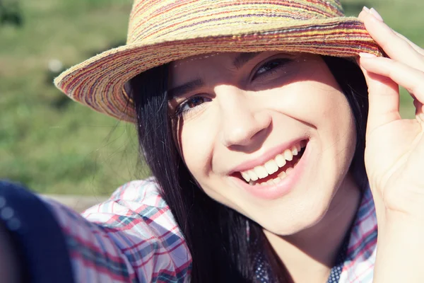 Mulher bonita jovem com a pele perfeita closeup — Fotografia de Stock