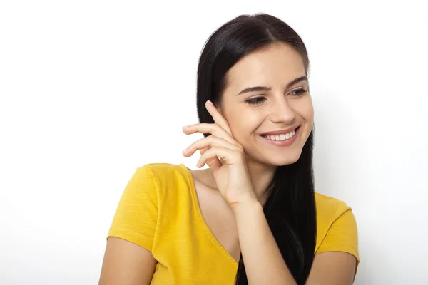 Mujer sonriente linda divertida. Riéndose chica, primer plano hermosa cara aislada —  Fotos de Stock