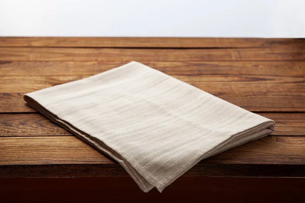 Empty canvas napkin on wooden desk top view — Stock Photo, Image