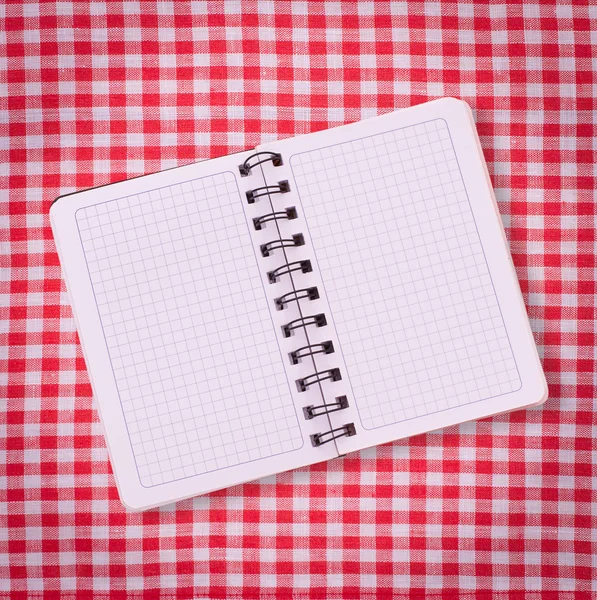 Tiszta notebook felvétel menü, a vörös kockás terítő tartan recept. — Stock Fotó