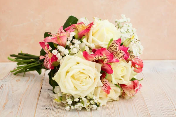 Bridal bouquet of white flowers on wooden surface. — Stock Photo, Image