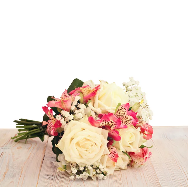 Bouquet nuptial de fleurs isolé . — Photo