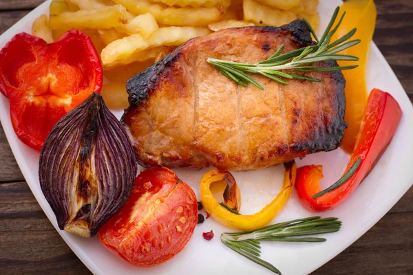 Food. Meat barbecue with vegetables on wooden surface. — Stock Photo, Image