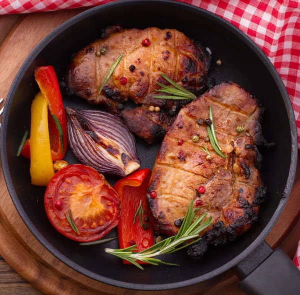 Food. Meat barbecue with vegetables on wooden surface. — Stock Photo, Image