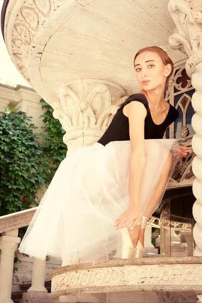 Beautiful young ballerina rehearsing — Stock Photo, Image