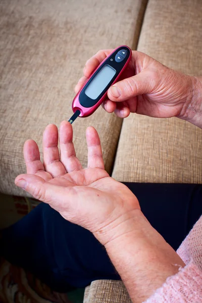 Woman testing for high blood sugar. — Stock Photo, Image