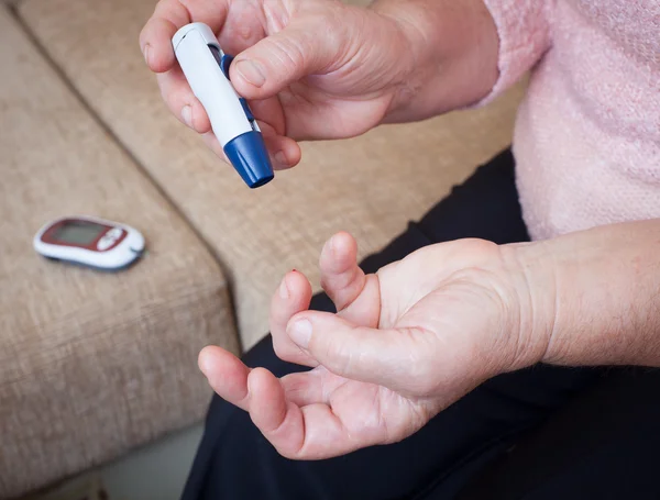 Woman testing for high blood sugar. — Stock Photo, Image