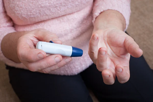 Woman testing for high blood sugar. — Stock Photo, Image