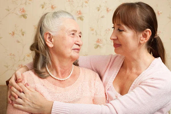 Senior woman with their caregiver at home. — Stock Photo, Image
