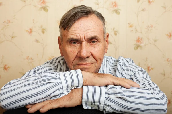 Portrait of senior man relaxing at home — Stock Photo, Image