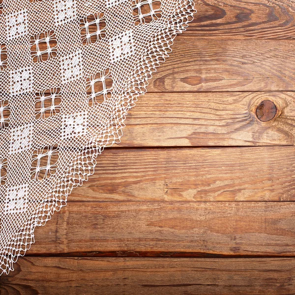 Textura de madeira, mesa de madeira com toalha de mesa de renda branca vista superior . — Fotografia de Stock