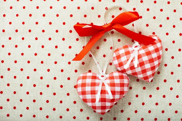 Srdce z látky v červených krvinek ručně Valentines Day — Stock fotografie