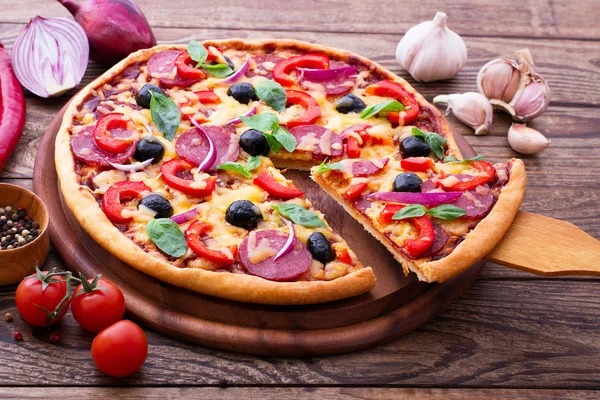 Delicious pizza served on wooden table — Stock Photo, Image