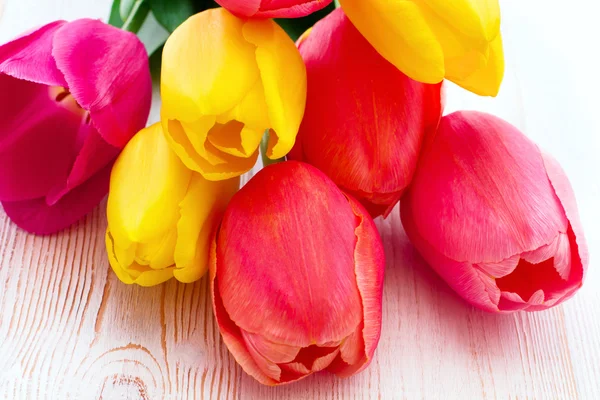 Ramo de tulipanes de flores de primavera — Foto de Stock