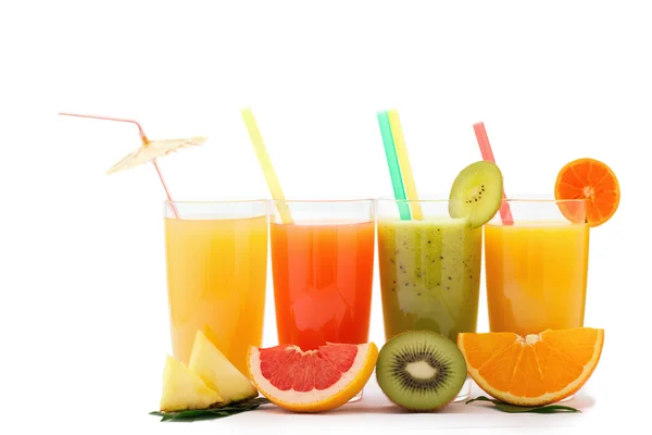 Frutta tropicale e succo isolato su bianco — Foto Stock