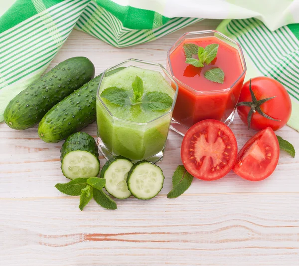 Tomate, pepino Jugos y verduras — Foto de Stock