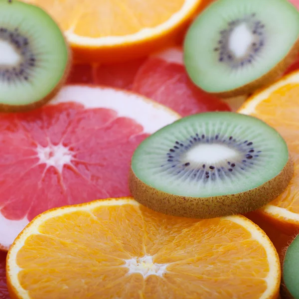 Frutas tropicais cortar círculos como fundo — Fotografia de Stock