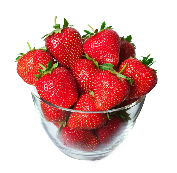 Reife frische Erdbeeren auf dem Teller — Stockfoto