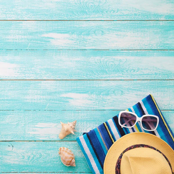 Verano, pasarela de madera, accesorios de playa maqueta para el diseño —  Fotos de Stock