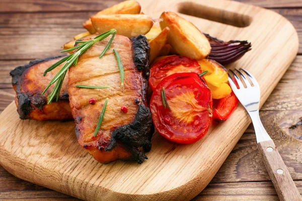 Lunch meat with vegetables, horizontally — Stock Photo, Image