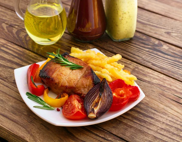 Lunch meat with vegetables, horizontally — Stock Photo, Image