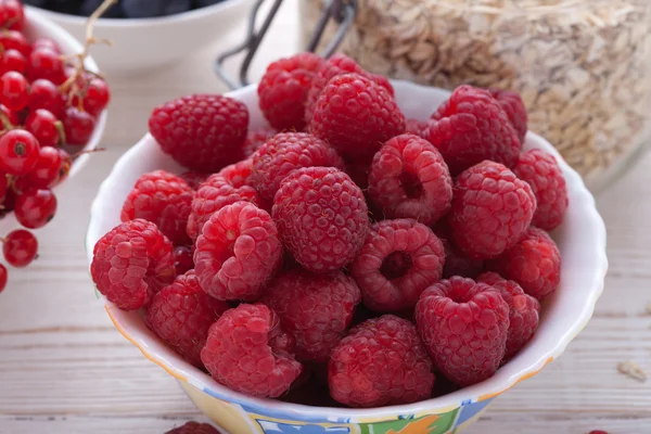 Breakfast - berries, fruit and muesli — Stock Photo, Image