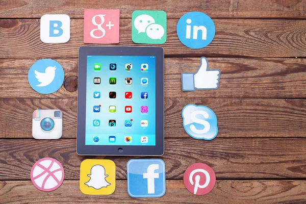 Social media icons with digital tablet — Stock Photo, Image