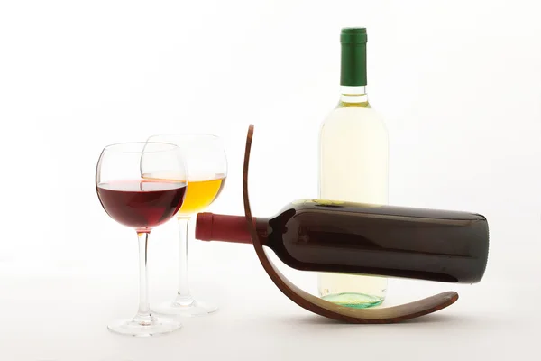 Glasses and bottles of wine unusually on white background. — Stock fotografie