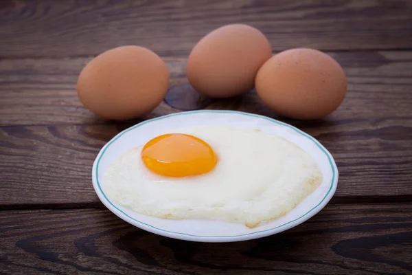 Huevos fritos desayuno soltero —  Fotos de Stock