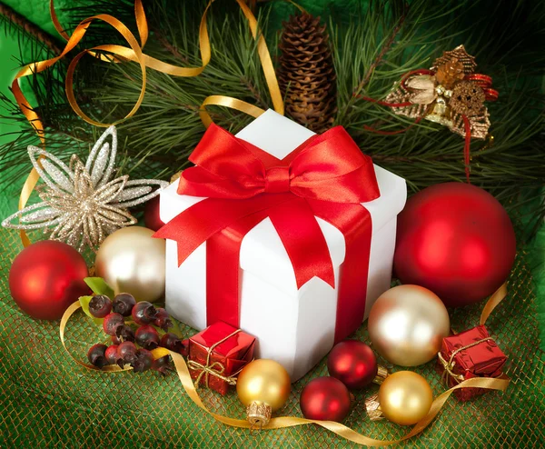 Presentes de Natal e Ornamentos — Fotografia de Stock