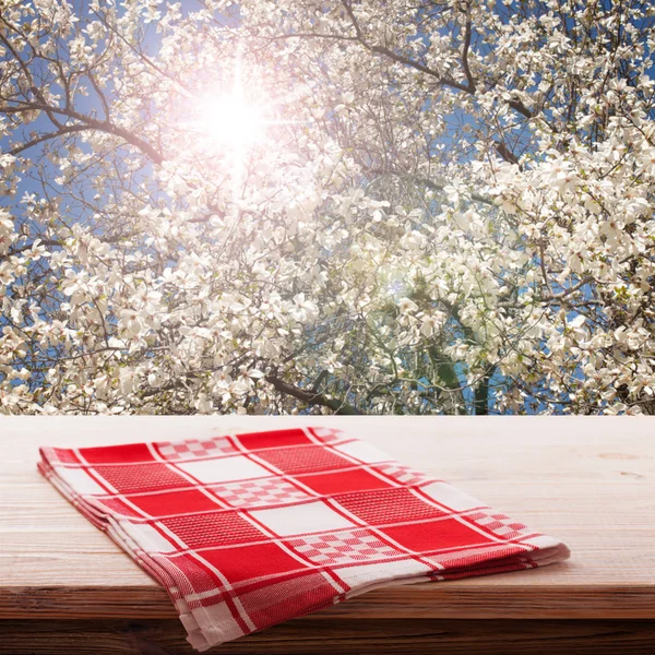 Empty table and tablecloth. — Stock Photo, Image