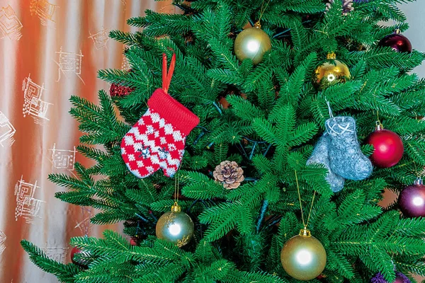 Close Galho Árvore Natal Decorado Com Decorações Natal Para Natal — Fotografia de Stock