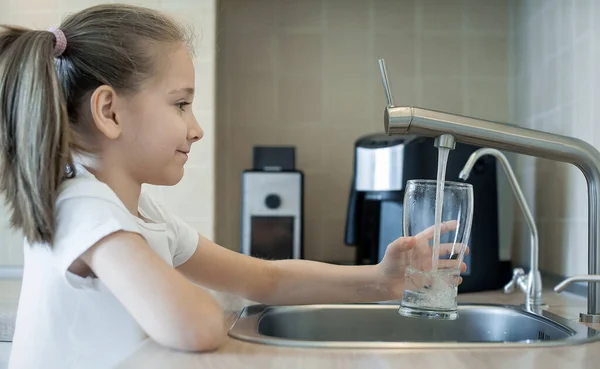 Child Open Water Tap Kitchen Faucet Glass Clean Water Pouring — Stock Photo, Image