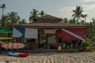 Ngwesaung, Myanmar - 29 Aralık 2019: Divemya Tüplü dalış, Kano, Sörf ve Eğlence Faaliyetleri Merkezi 29 Aralık 2019 tarihinde Ngwesaung, Myanmar
