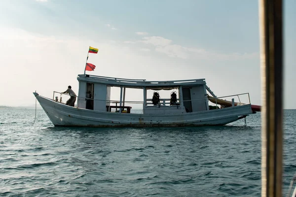 Ngwesaung Myanmar Prosince 2019 Loď Pro Rekreační Potápění Proti Obzoru — Stock fotografie