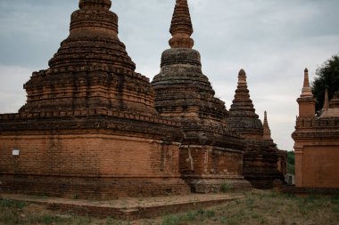 BAGAN, NYAUNG-U, MYANMAR - 2 HAZİRAN 2020: Eski Pagan krallığından birkaç tarihi ve dini tapınak