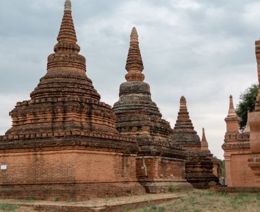 BAGAN, NYAUNG-U, MYANMAR - 2 HAZİRAN 2020: Eski Pagan krallığından birkaç tarihi ve dini tapınak