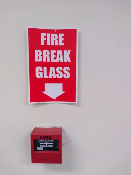 Break Glass Alarm Sign Directions — Stock Photo, Image