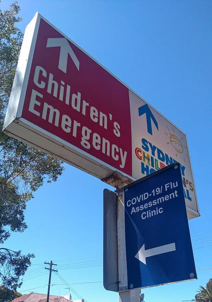 Çocuk acil durum işareti ve covid-19, grip değerlendirme tabelası 